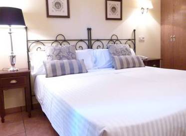 Habitación doble del hotel Hospederia De Los Reyes. Foto 1