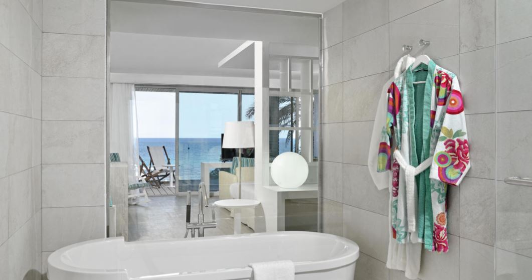 Suite del hotel Meliá Ibiza. Foto 1