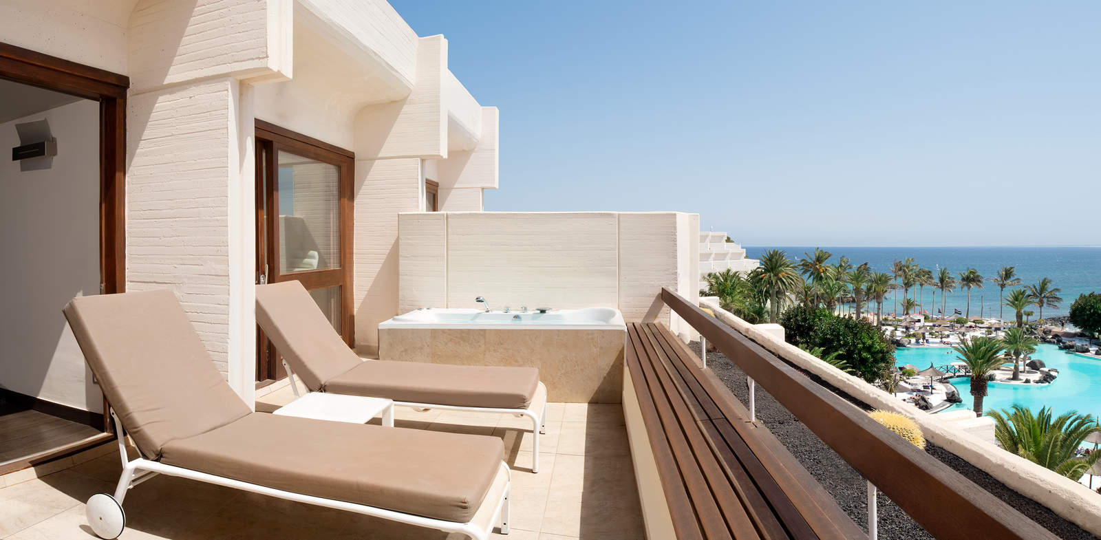 Suite Vista Panorámica The Level Grand del hotel Paradisus Salinas Lanzarote