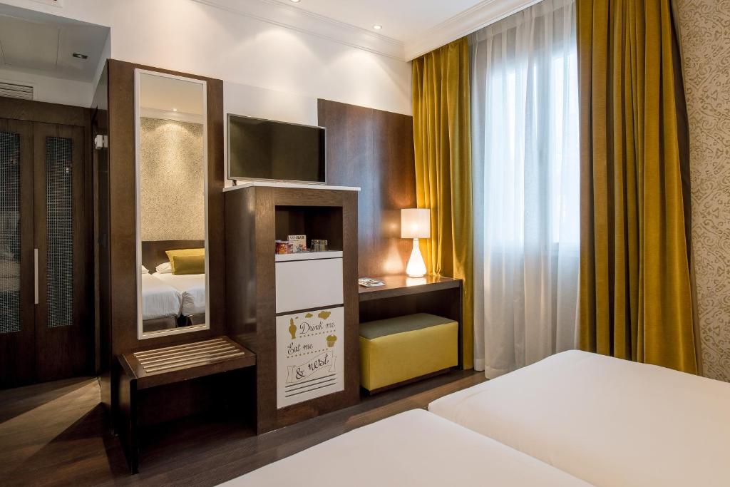 Habitación doble del hotel Vincci Madrid Centrum. Foto 3