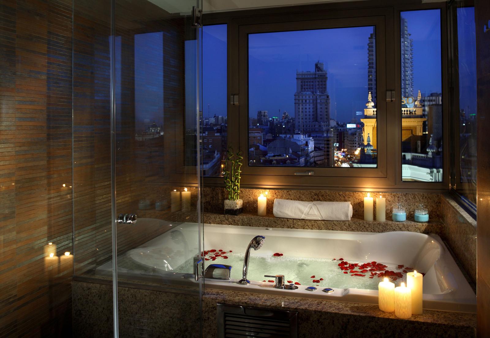 Habitación doble Premium The Level Grand del hotel Melia Madrid Princesa. Foto 2