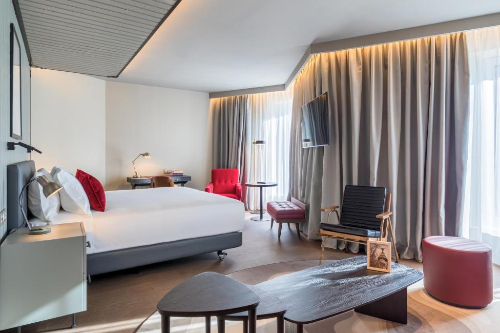 Junior suite Premium del hotel Canopy By Hilton Madrid Castellana