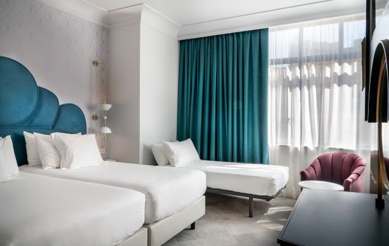 Habitación triple del hotel Vincci Capitol