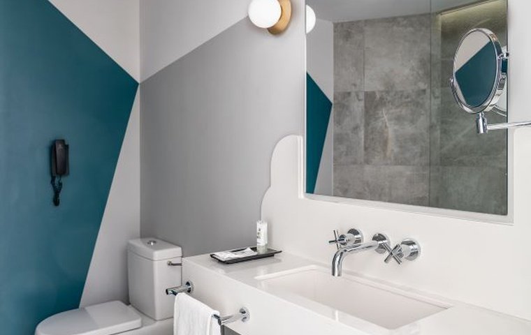 Habitación triple del hotel Vincci Capitol. Foto 2