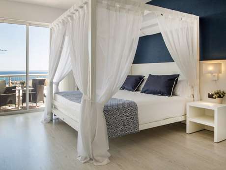 Habitación doble Vista Mar Luna de Miel Balcón o Terraza del hotel Catalonia Del Mar - Adults Only. Foto 2