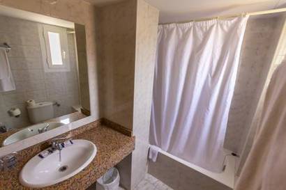 Habitación triple del hotel Amic Horizonte. Foto 1