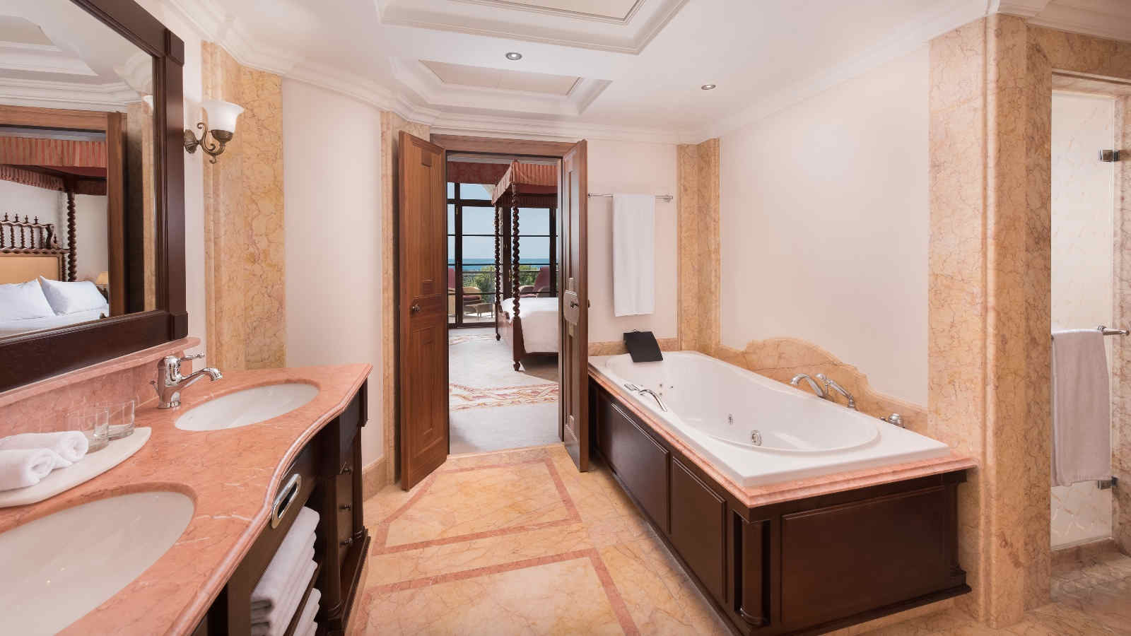 Suite Royal del hotel Castillo Son Vida, A Luxury Collection , Mallorca - Adults Only. Foto 2