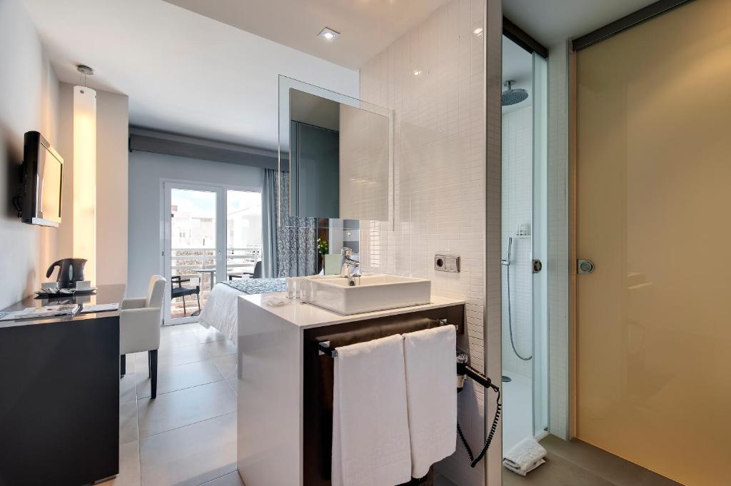 Habitación doble Superior del hotel Barceló Hamilton Menorca - Adults Only. Foto 1