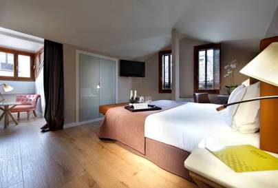 Habitación triple del hotel Exe Casa De Los Linajes. Foto 2