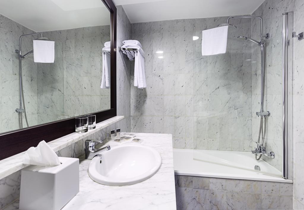 Habitación doble Superior del hotel Catalonia Giralda. Foto 2