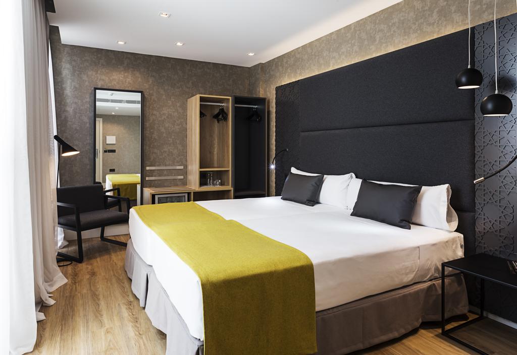 Habitación familiar del hotel Catalonia Giralda