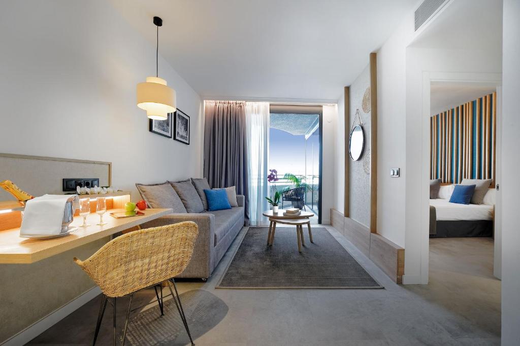 Suite Vista Jardin del hotel HOVIMA Suites Costa Adeje. Foto 1