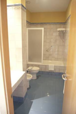 Habitación doble 2 camas del hotel Basic Doña Manuela. Foto 5