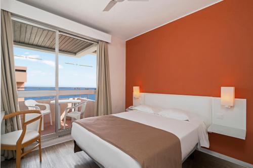 Habitación doble Balcón o Terraza del hotel Dorisol Estrelicia. Foto 2