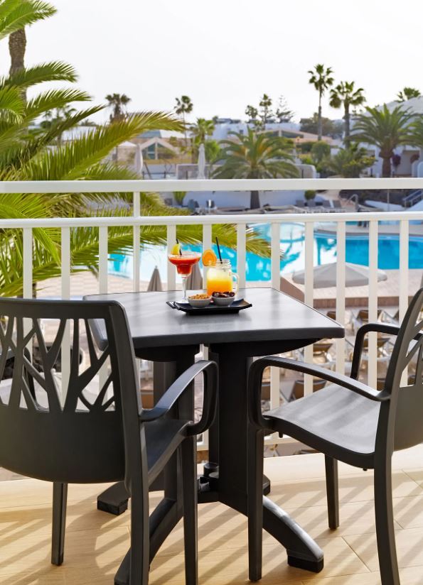 Junior Suite Vista Piscina del hotel H10 Ocean Suites. Foto 4