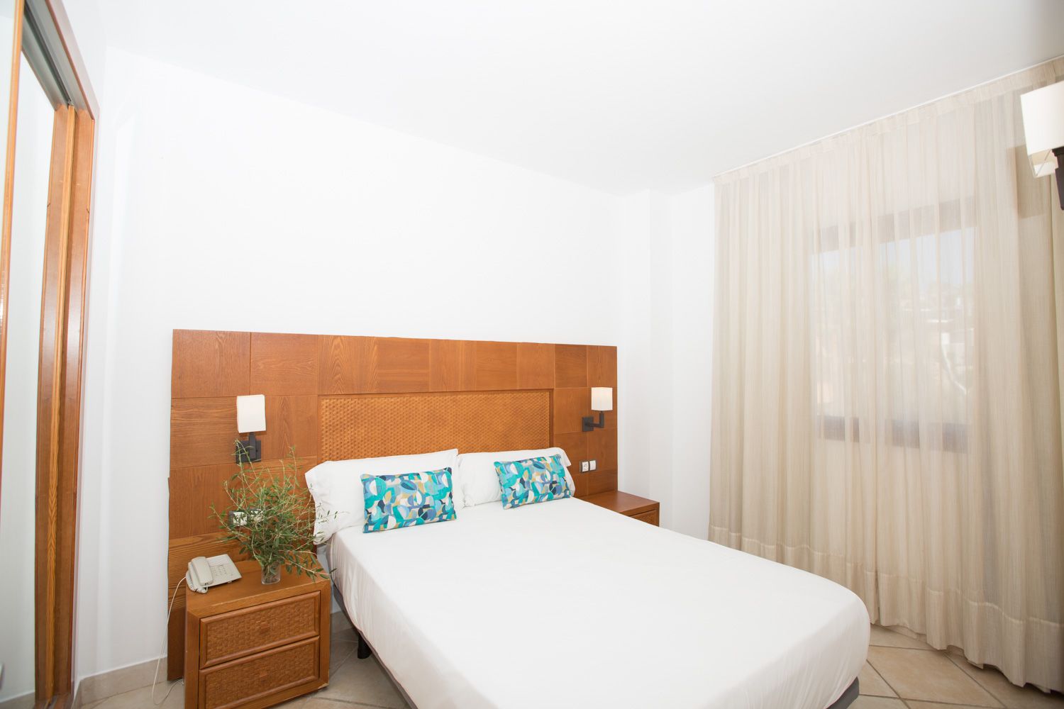 Junior Suite del hotel Bakour OH Nice Costa del Sol. Foto 7