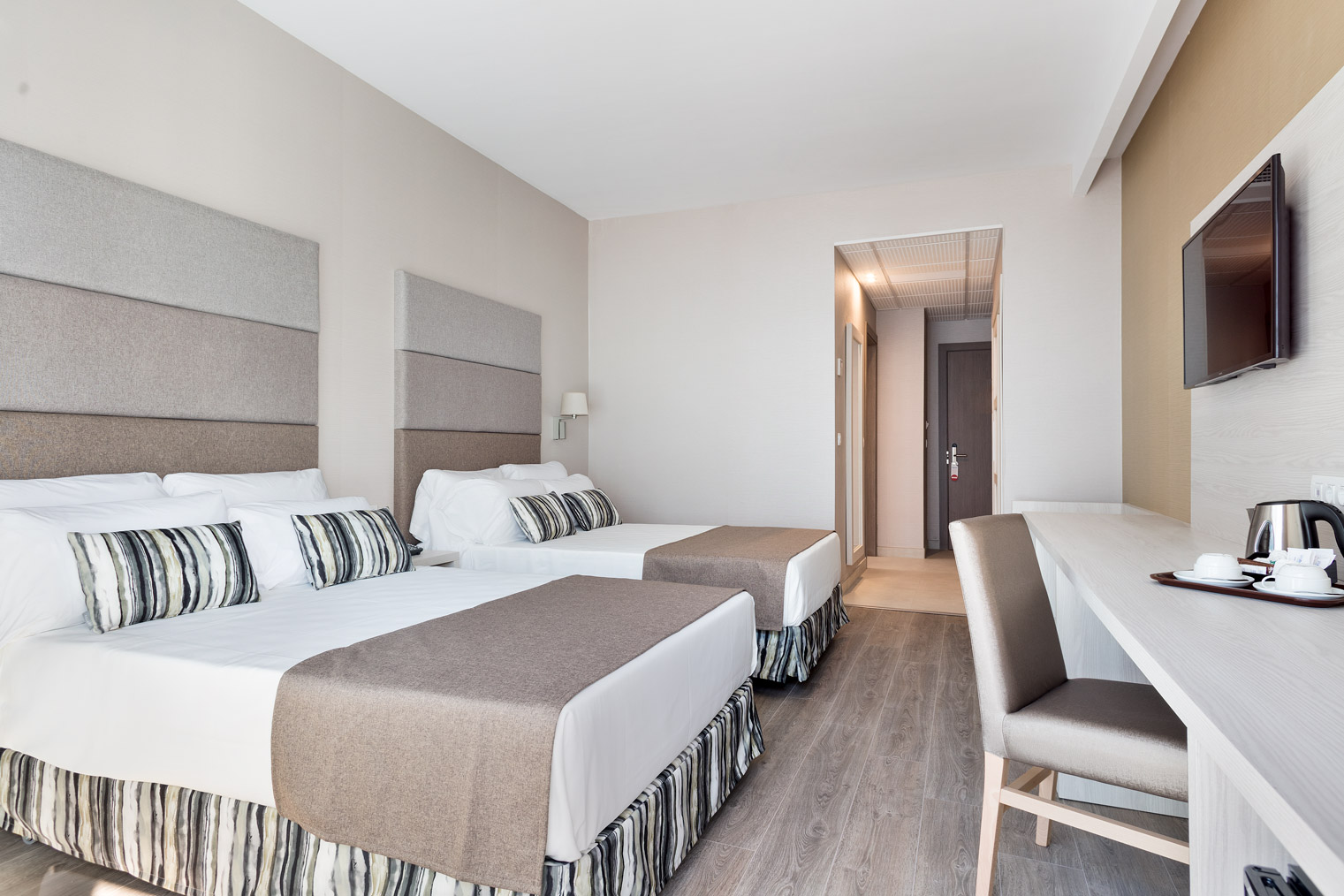 Habitación doble Superior Acceso Piscina del hotel Best Costa Ballena. Foto 8