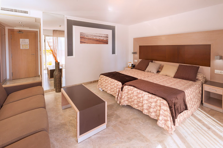 Habitación familiar 2 camas del hotel Dynastic. Foto 1