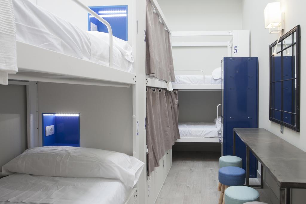 Habitación Compartida Femenina de 6 camas del hotel Malaga Stop AB
