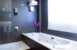 Suite Jacuzzi del hotel Sb Bcn Events. Foto 1