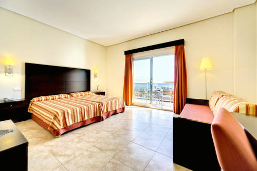 Habitación familiar del hotel Cabogata Beach