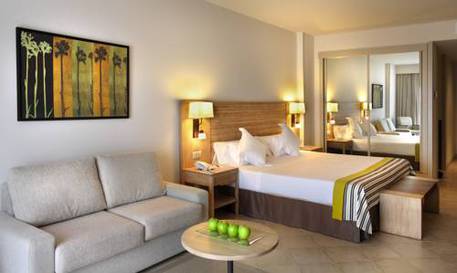 Habitación doble Superior Familiar 2 camas del hotel Barceló Punta Umbria Beach Resort. Foto 1