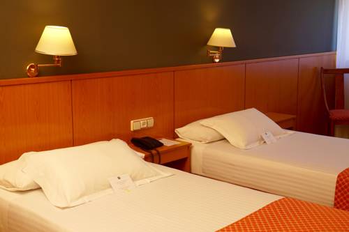 Habitación doble 2 camas del hotel AP Madrid Airport. Foto 2