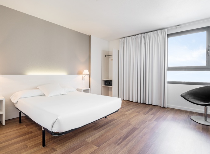 Habitación doble Superior del hotel Ilunion Valencia 3