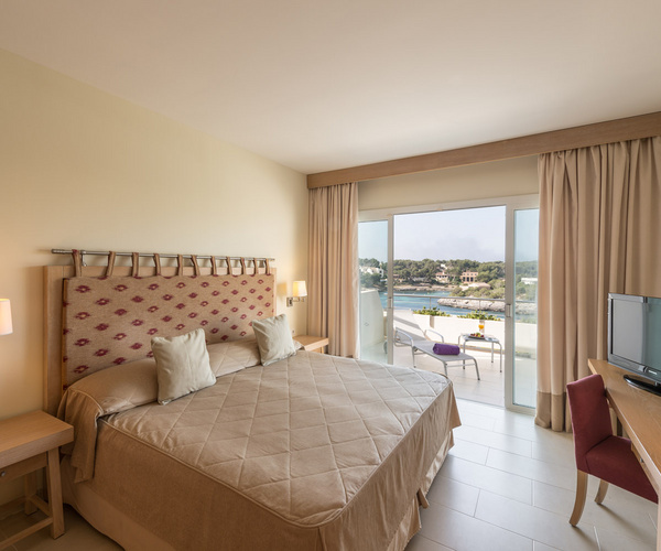 Suite del hotel Ikos Porto Petro. Foto 1