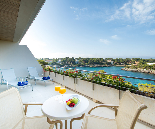 Suite Vista Mar del hotel Ikos Porto Petro. Foto 3