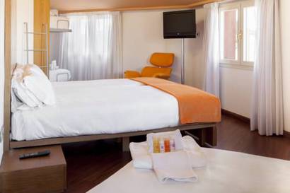 Habitación quíntuple del hotel Petit Palace Plaza Málaga