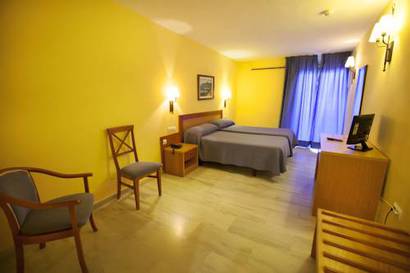 Habitación doble Superior del hotel Olas de Almuñécar. Foto 2