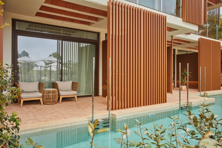 Habitación doble Club Acceso Piscina del hotel Cala San Miguel Ibiza Resort, Adults only, Curio Collection by Hilton