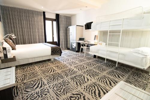 Habitación cuádruple del hotel Petit Palace Savoy Alfonso XII