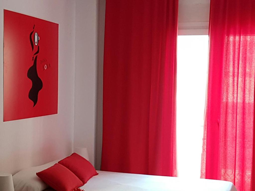 Estudio del hotel Y Apartamentos Doña Lola. Foto 1